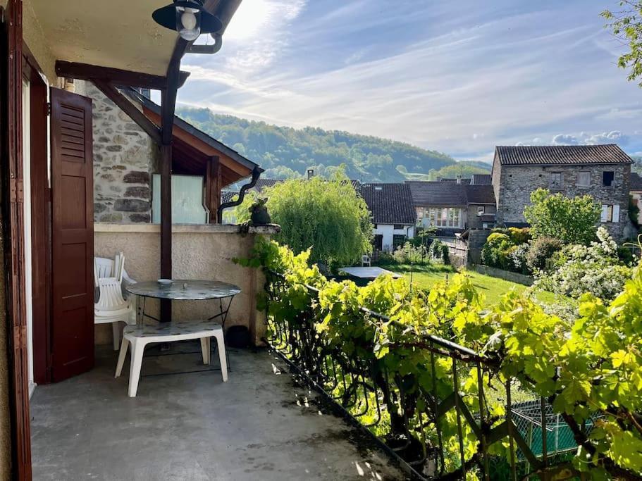 La Petite Ourse Maison De Village A Oust Eksteriør bilde