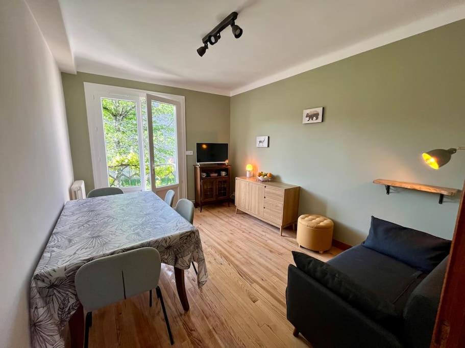 La Petite Ourse Maison De Village A Oust Eksteriør bilde